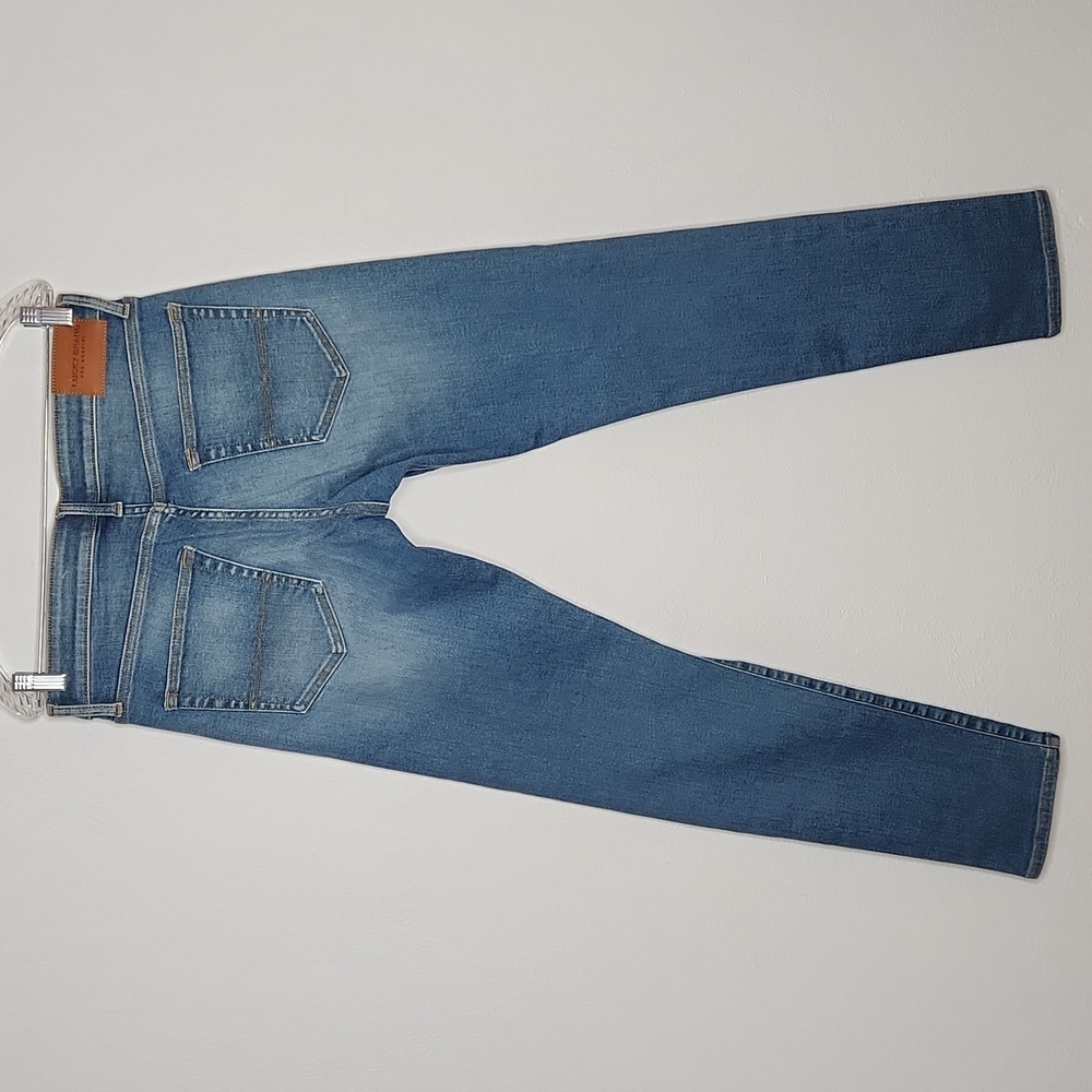 ***Lucky Brand distressed Jeans - Picture 2 of 11